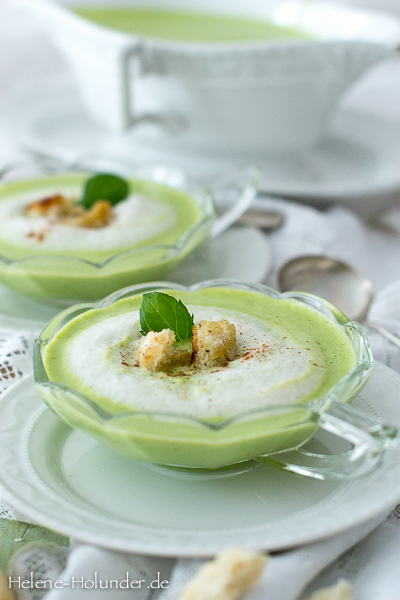 Cappuccino von Erbse und Minze, vegan, Helene Holunder