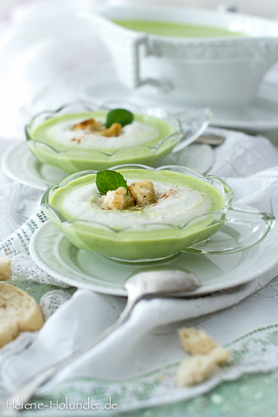 Cappuccino von Erbse und Minze, vegan, Helene Holunder